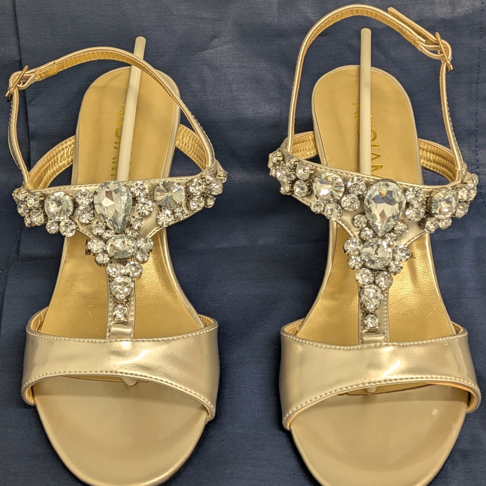 ANDIAMO LaDonna Champagne Rhinestone Embellished Sandals Size 7.5w